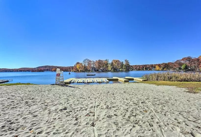 Delightful Home W/ Fire Pit, Walk To Lake!