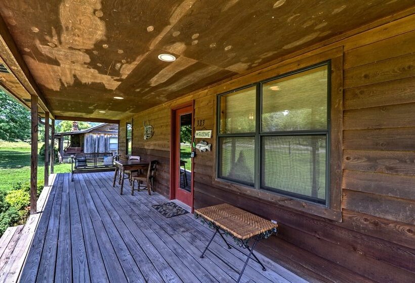 Dream Valley Mountain View Cabin W/ Covered Porch!