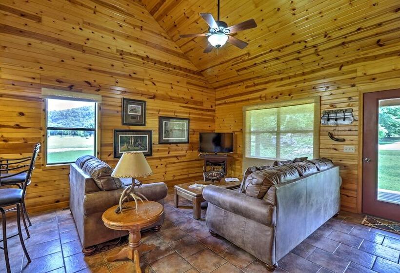 Dream Valley Mountain View Cabin W/ Covered Porch!