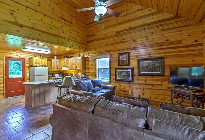 Dream Valley Mountain View Cabin W/ Covered Porch!