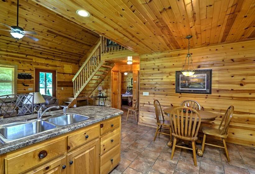 Dream Valley Mountain View Cabin W/ Covered Porch!