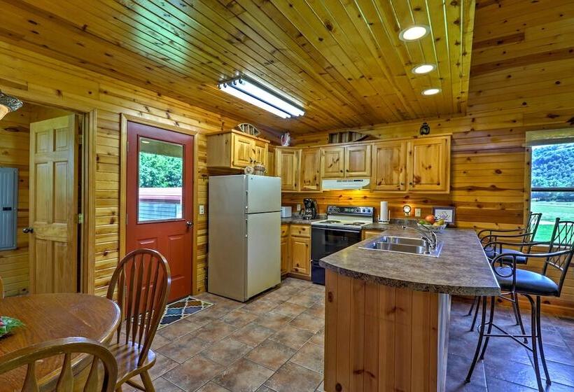 Dream Valley Mountain View Cabin W/ Covered Porch!