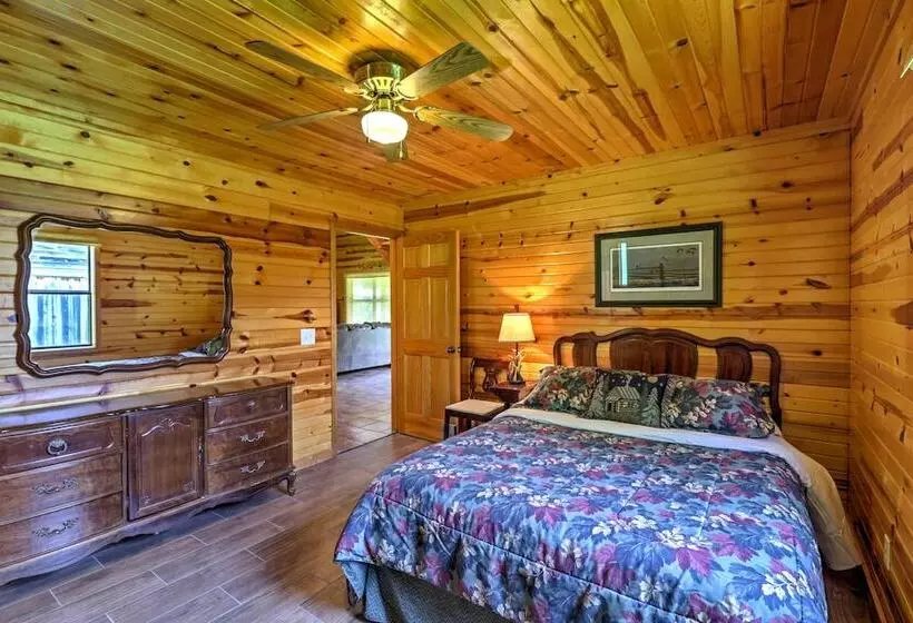 Dream Valley Mountain View Cabin W/ Covered Porch!