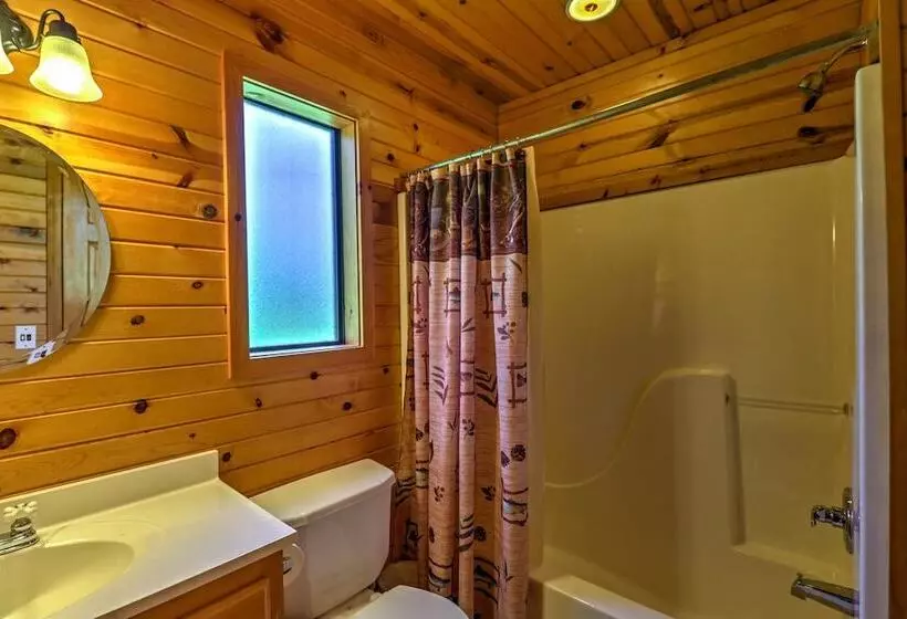 Dream Valley Mountain View Cabin W/ Covered Porch!