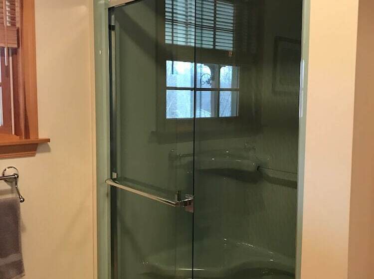 Thompson Home W/ Deck + Pond, 8 Mi To Elk Mountain