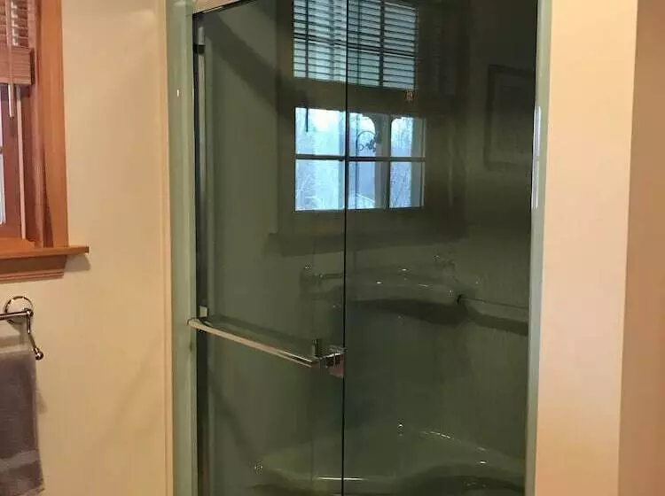 Thompson Home W/ Deck + Pond, 8 Mi To Elk Mountain