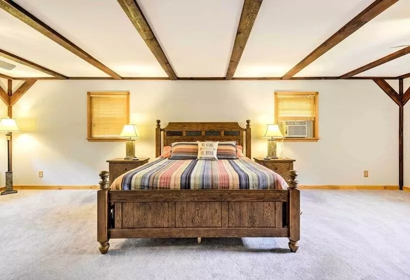 Thompson Home W/ Deck + Pond, 8 Mi To Elk Mountain