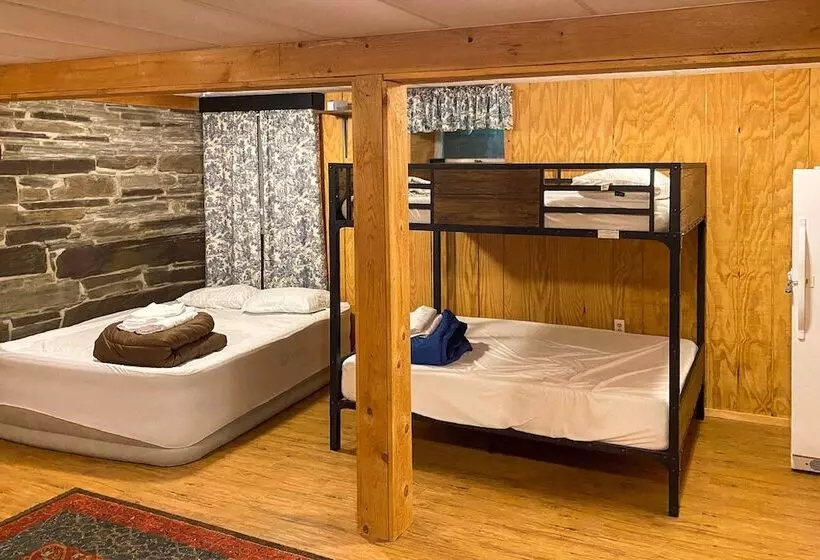 Thompson Home W/ Deck + Pond, 8 Mi To Elk Mountain