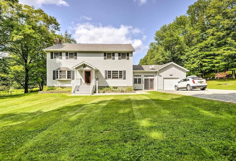 Thompson Home W/ Deck + Pond, 8 Mi To Elk Mountain