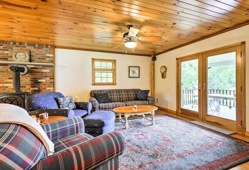 Thompson Home W/ Deck + Pond, 8 Mi To Elk Mountain