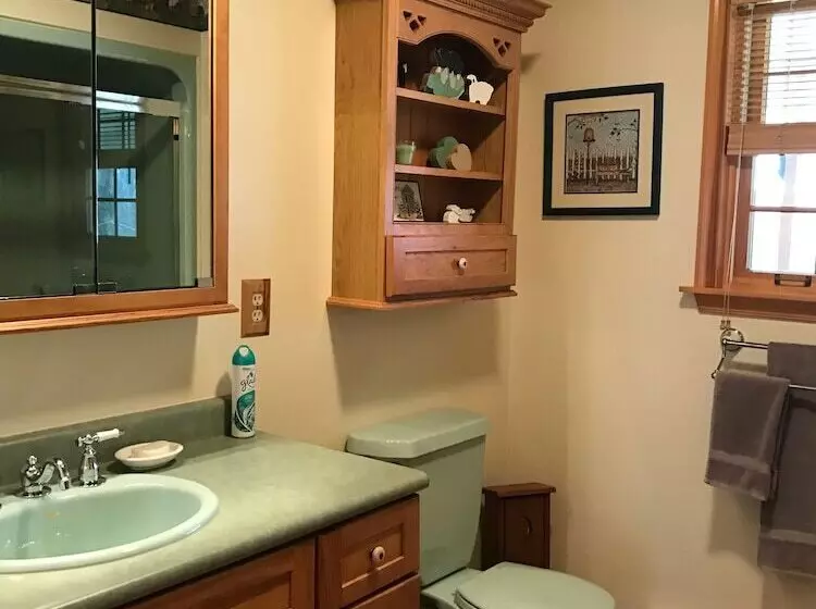 Thompson Home W/ Deck + Pond, 8 Mi To Elk Mountain