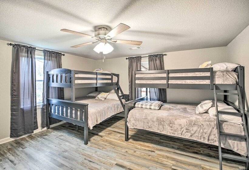 11 Mi To Lake Ouachita: Family Cabin W/ Yard