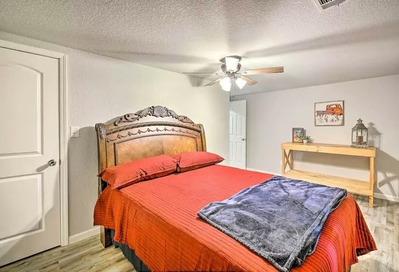 11 Mi To Lake Ouachita: Family Cabin W/ Yard