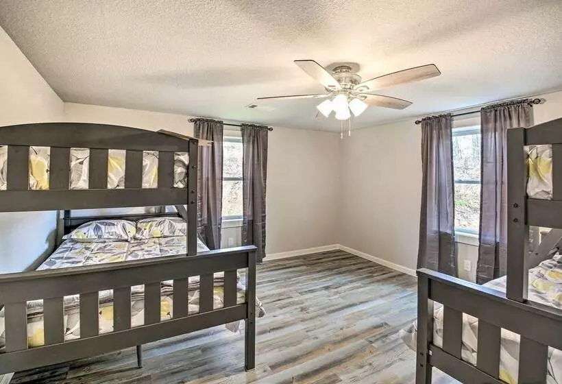 11 Mi To Lake Ouachita: Family Cabin W/ Yard