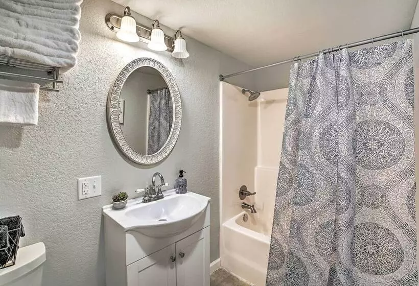 11 Mi To Lake Ouachita: Family Cabin W/ Yard