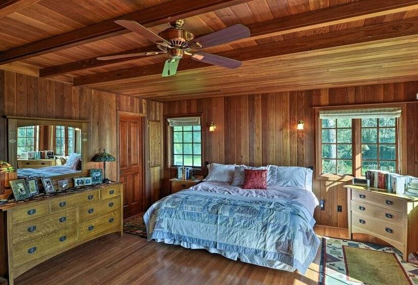 Forested Gold Beach House W/ Panoramic Ocean Views