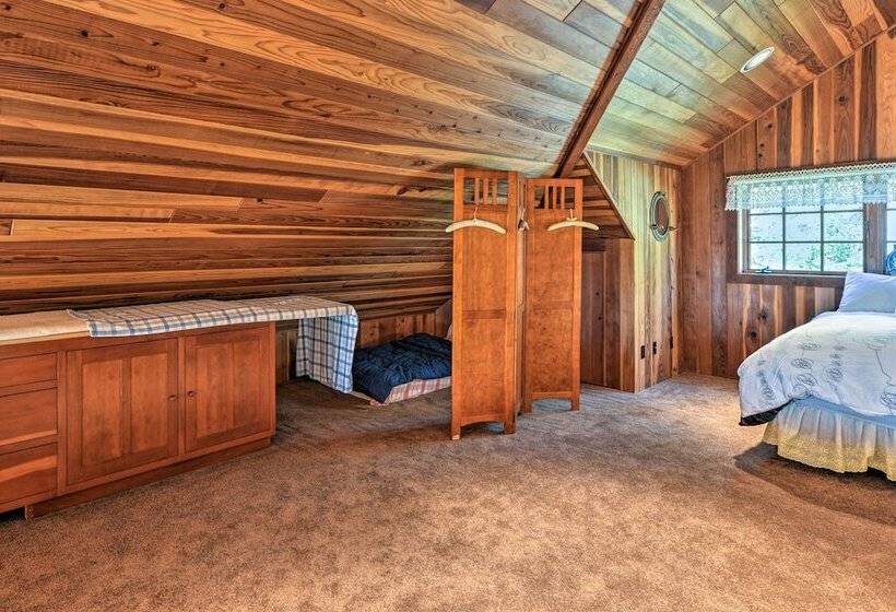 Forested Gold Beach House W/ Panoramic Ocean Views