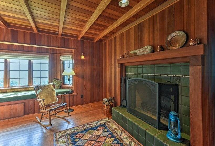 Forested Gold Beach House W/ Panoramic Ocean Views