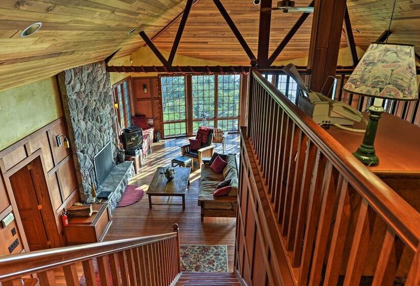 Forested Gold Beach House W/ Panoramic Ocean Views