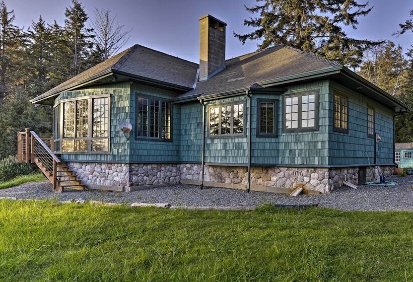 Forested Gold Beach House W/ Panoramic Ocean Views