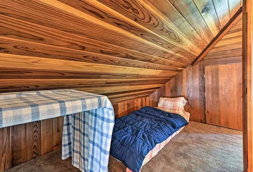 Forested Gold Beach House W/ Panoramic Ocean Views