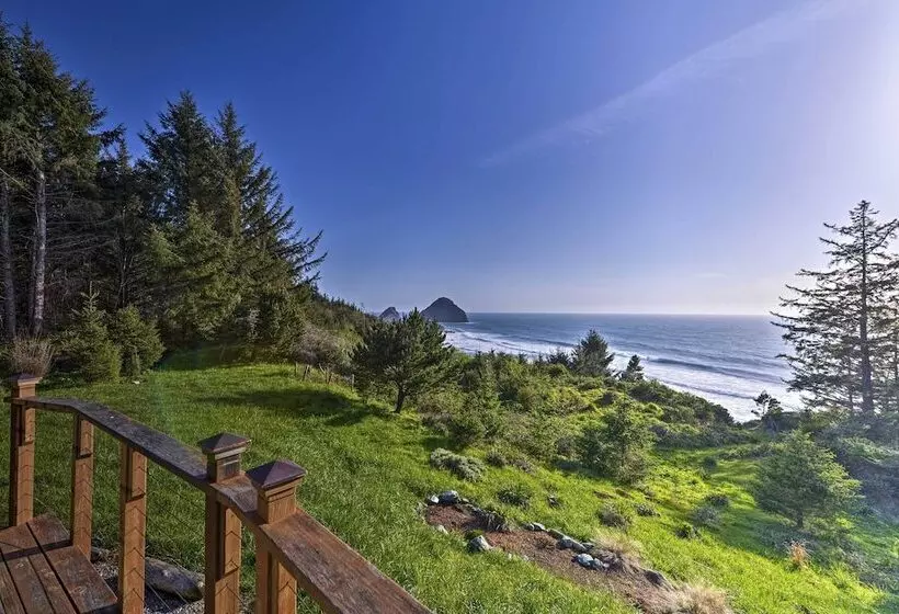 Forested Gold Beach House W/ Panoramic Ocean Views