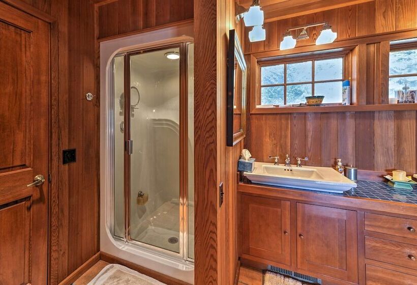 Forested Gold Beach House W/ Panoramic Ocean Views