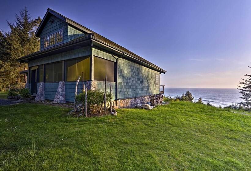 Forested Gold Beach House W/ Panoramic Ocean Views