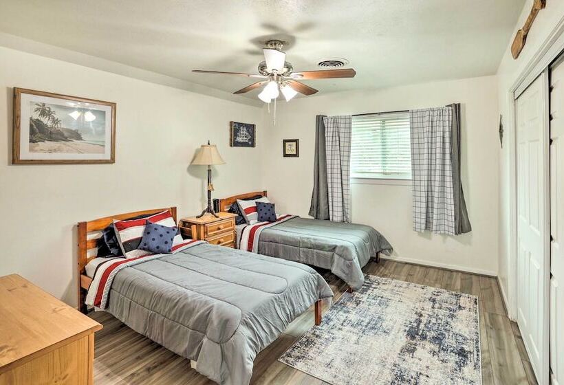 Fort Worth Retreat W/ Fenced Yard & Fire Pit!