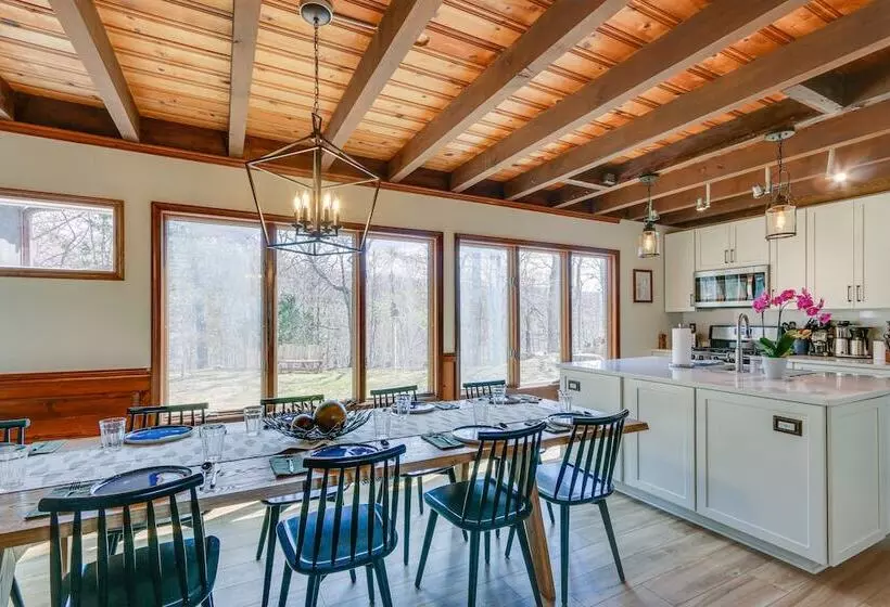 Front Royal Hilltop Cabin W/ Panoramic Views!