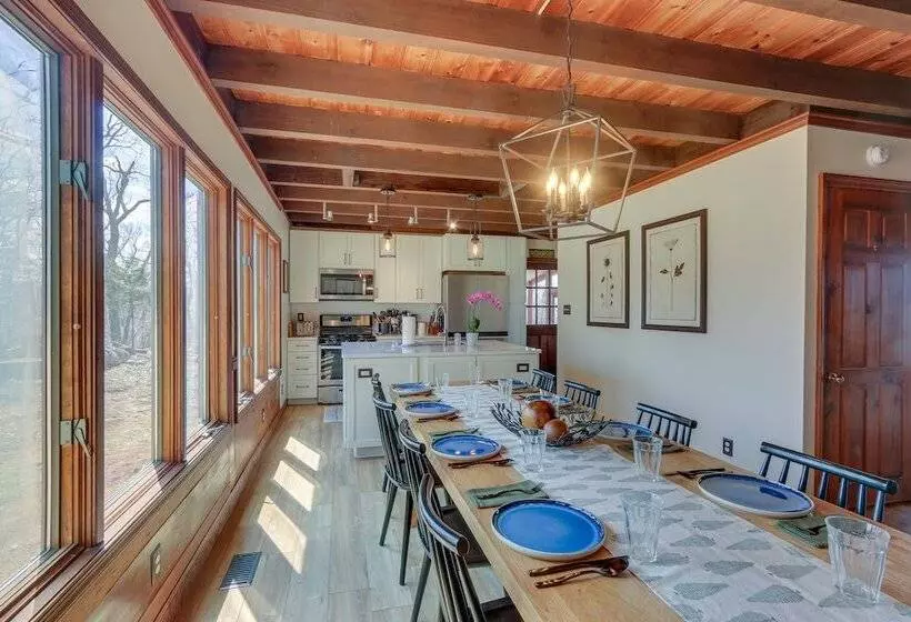 Front Royal Hilltop Cabin W/ Panoramic Views!