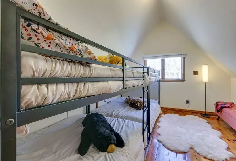 Front Royal Hilltop Cabin W/ Panoramic Views!