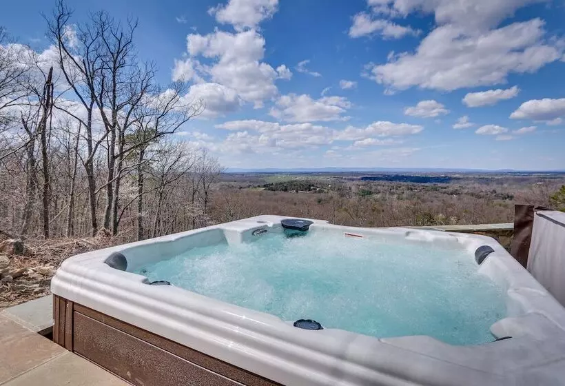 Front Royal Hilltop Cabin W/ Panoramic Views!