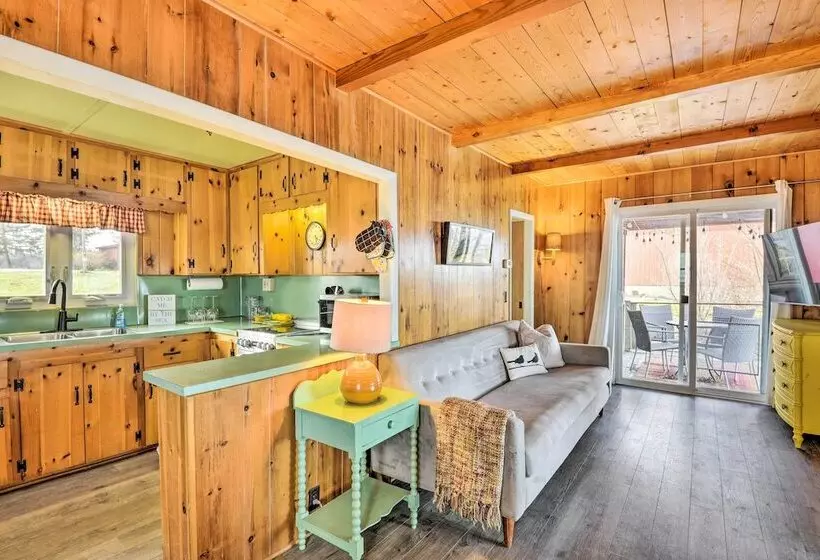Henderson Harbor Cottage W/ Lake Access!