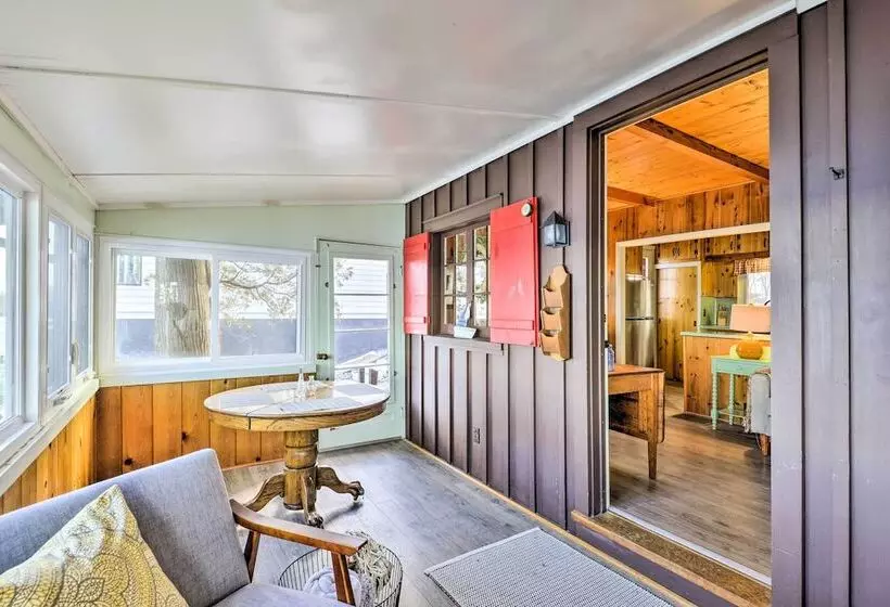 Henderson Harbor Cottage W/ Lake Access!