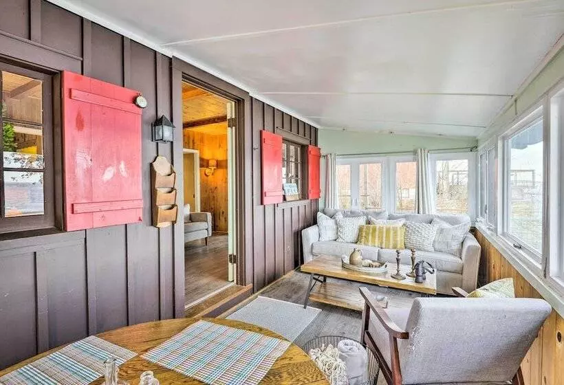 Henderson Harbor Cottage W/ Lake Access!