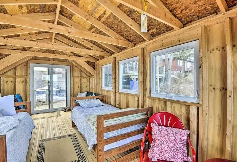Henderson Harbor Cottage W/ Lake Access!