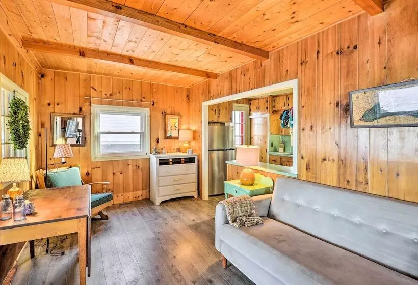 Henderson Harbor Cottage W/ Lake Access!