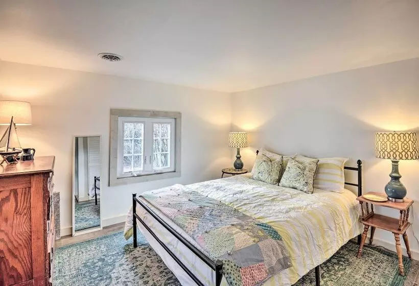 Henderson Harbor Cottage W/ Lake Access!