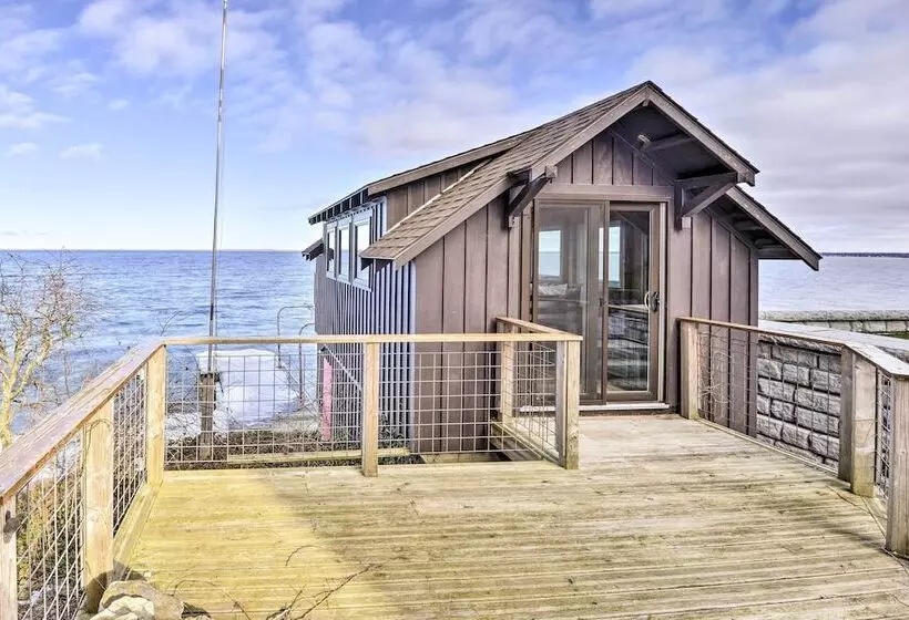 Henderson Harbor Cottage W/ Lake Access!