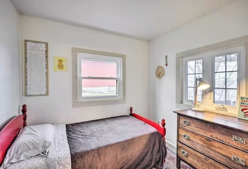 Henderson Harbor Cottage W/ Lake Access!