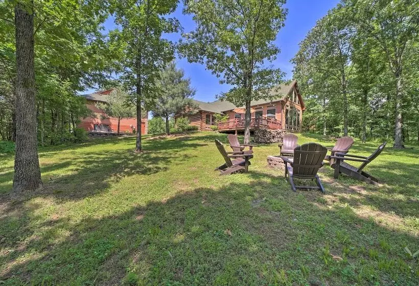 Huge Vian Family Retreat: Hot Tub + Game Room