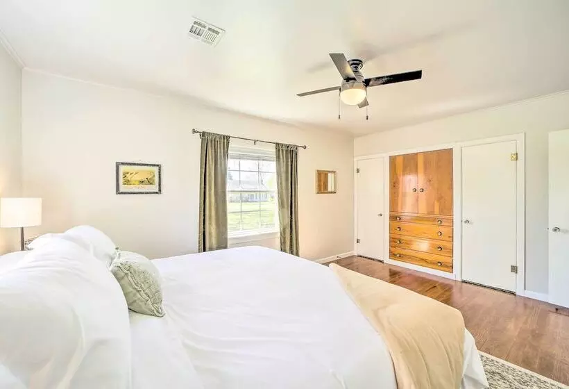 Lake Eufaula Retreat W/ Fire Pit, Near Main St!