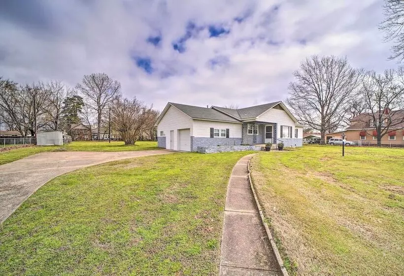 Lake Eufaula Retreat W/ Fire Pit, Near Main St!