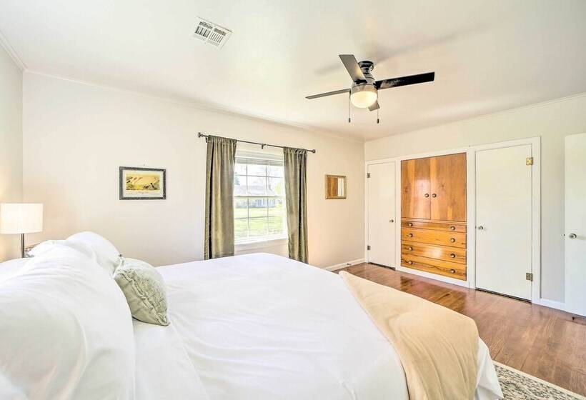 Lake Eufaula Retreat W/ Fire Pit, Near Main St!