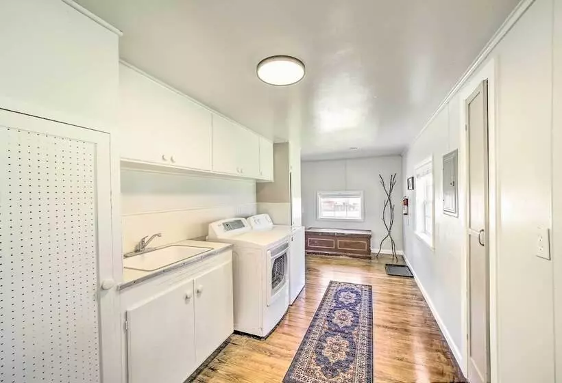 Lake Eufaula Retreat W/ Fire Pit, Near Main St!