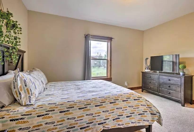 Game Room & Hot Tub: Luxe Grand Lake Retreat!