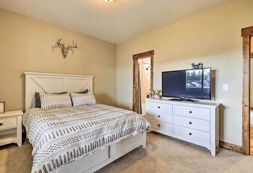 Game Room & Hot Tub: Luxe Grand Lake Retreat!