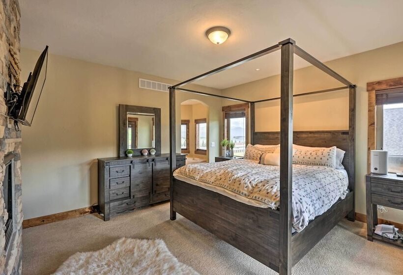 Game Room & Hot Tub: Luxe Grand Lake Retreat!