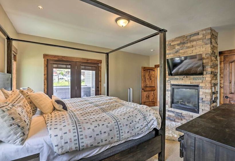 Game Room & Hot Tub: Luxe Grand Lake Retreat!